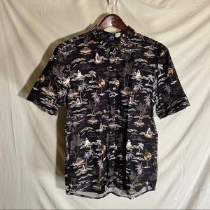 H&M men’s Hawaiian button down shirt
